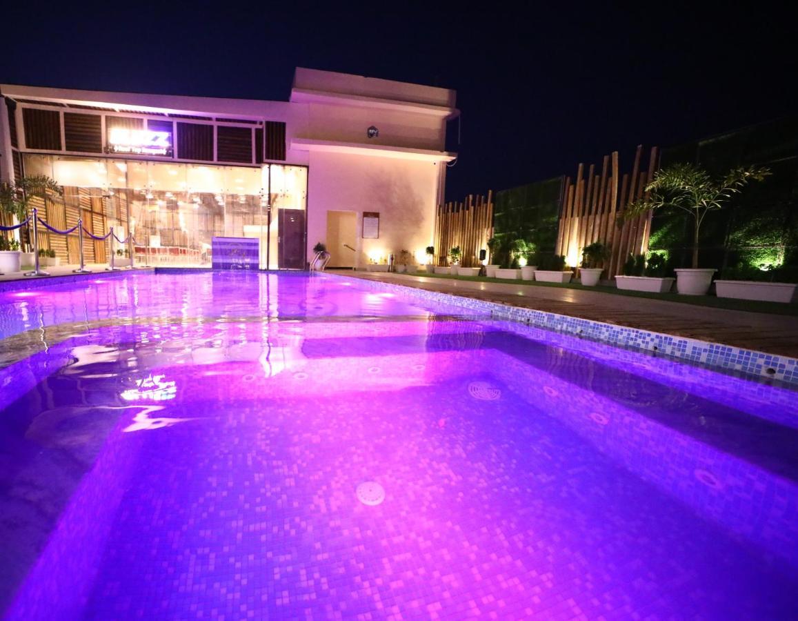 Hotel Prime Land Varanasi Exterior foto